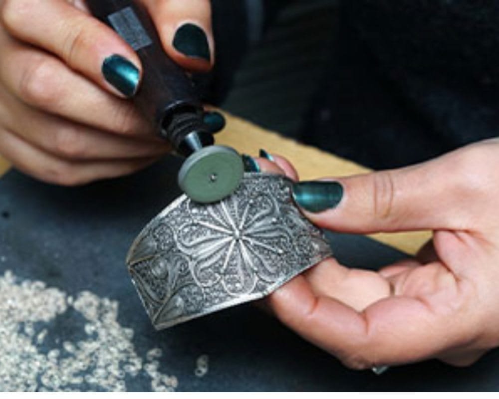 Silver bracelet polishing process